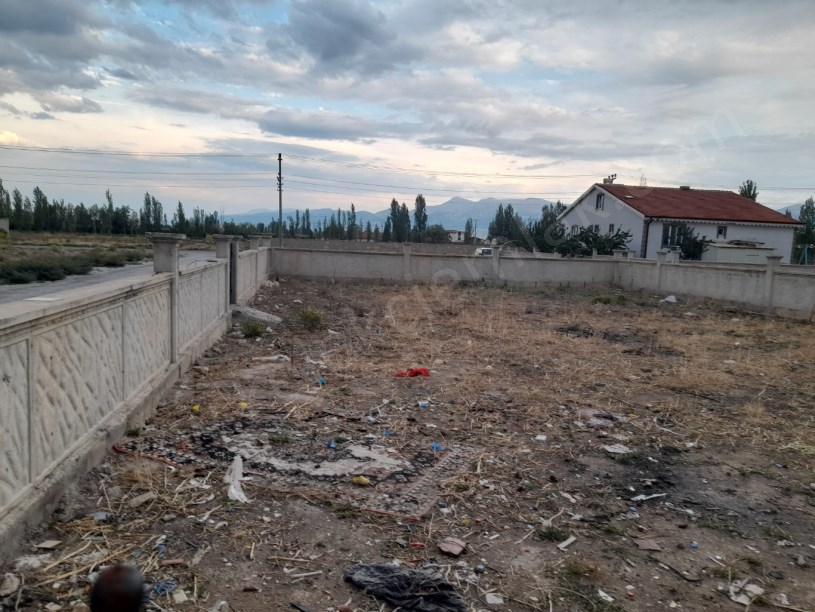 KIRKGÖZ MAHALLESİNDE KÖŞE BAŞINDA ARSA