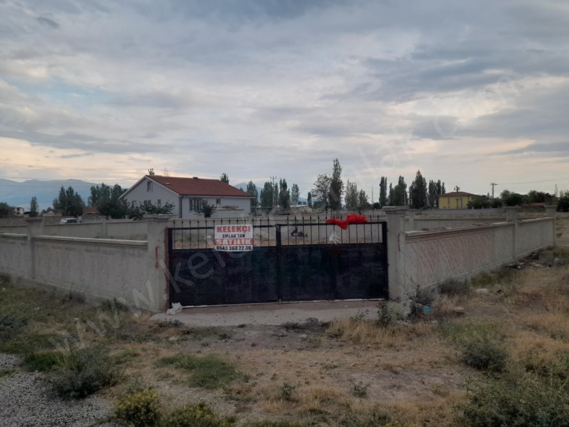 KIRKGÖZ MAHALLESİNDE KÖŞE BAŞINDA ARSA