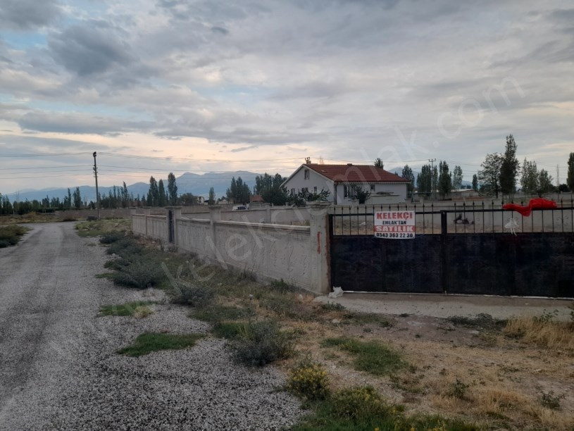 KIRKGÖZ MAHALLESİNDE KÖŞE BAŞINDA ARSA
