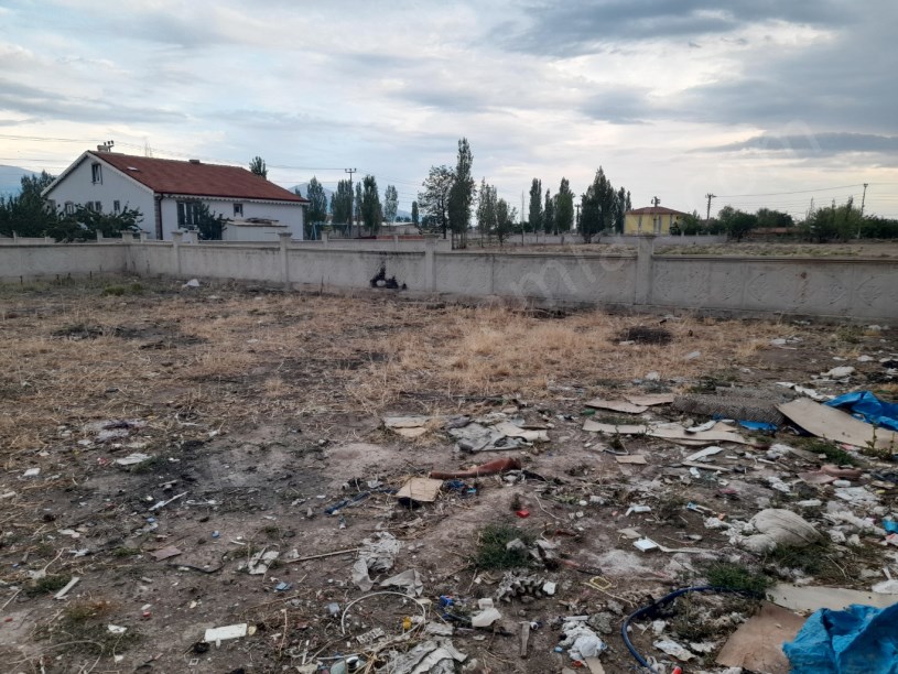 KIRKGÖZ MAHALLESİNDE KÖŞE BAŞINDA ARSA