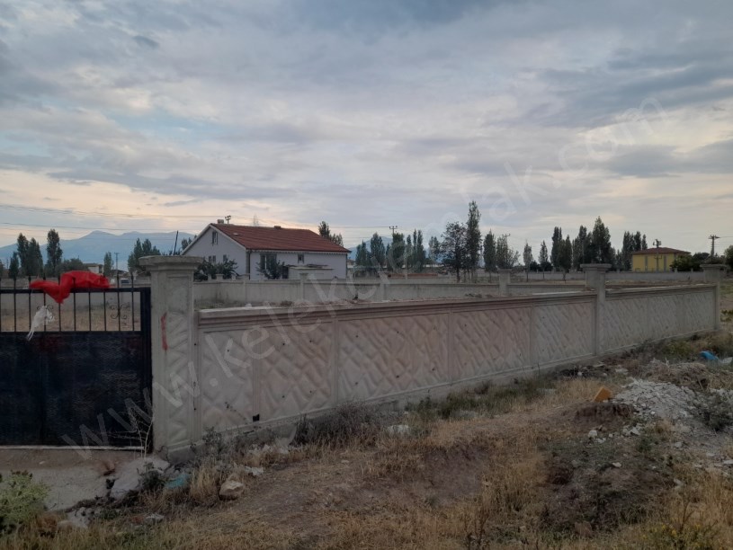 KIRKGÖZ MAHALLESİNDE KÖŞE BAŞINDA ARSA