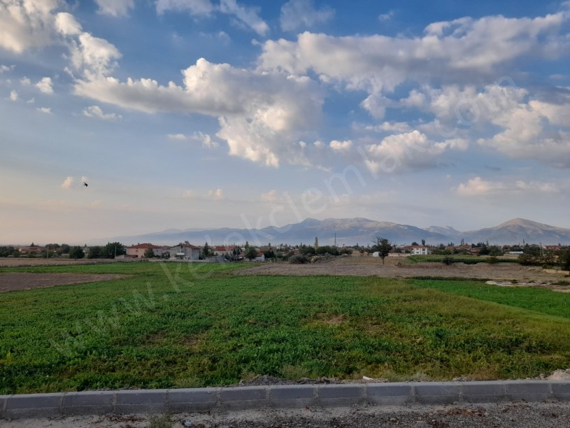 ŞEHİR KABRİSTANI KARŞISINDA SATILIK  İMARLI ARSA