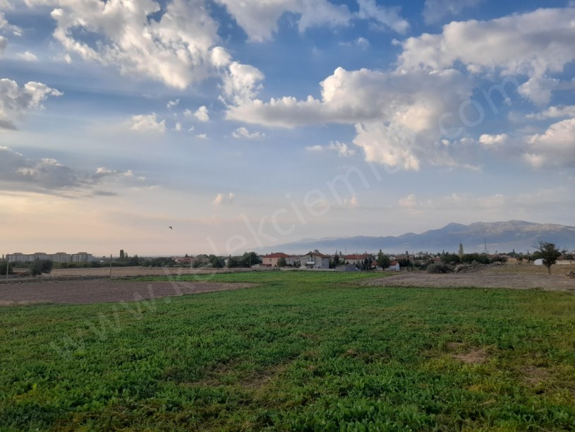 ŞEHİR KABRİSTANI KARŞISINDA SATILIK  İMARLI ARSA