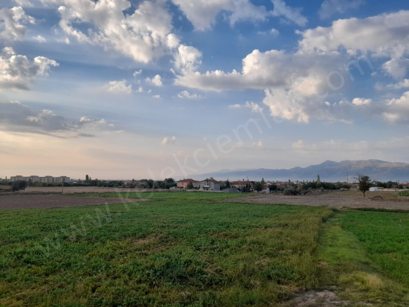 ŞEHİR KABRİSTANI KARŞISINDA SATILIK  İMARLI ARSA