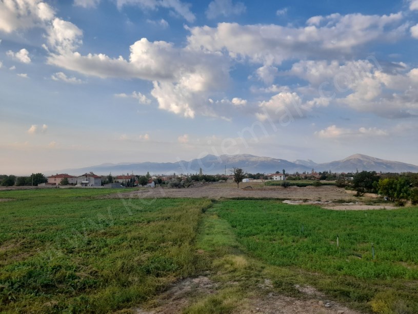 ŞEHİR KABRİSTANI KARŞISINDA SATILIK  İMARLI ARSA