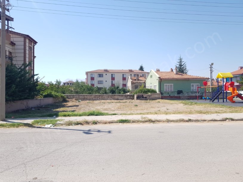 YENİ MAHALLE LİBAS SOKAKTA ARSA