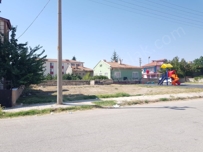 YENİ MAHALLE LİBAS SOKAKTA ARSA