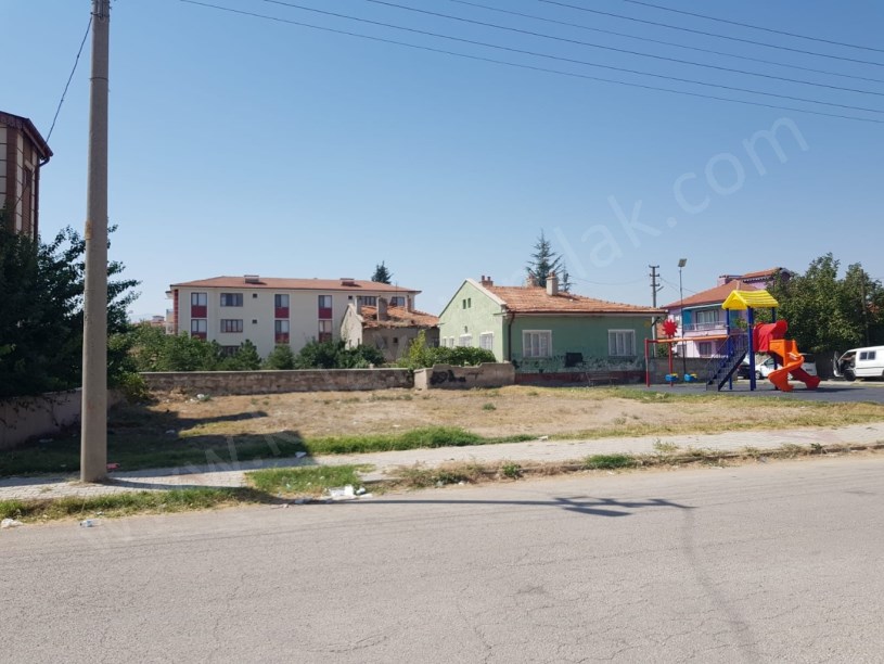 YENİ MAHALLE LİBAS SOKAKTA ARSA
