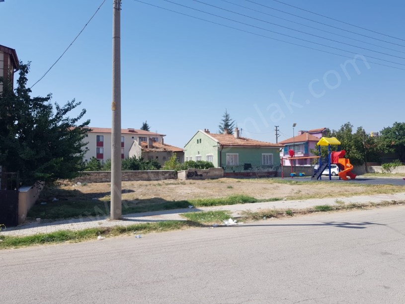 YENİ MAHALLE LİBAS SOKAKTA ARSA