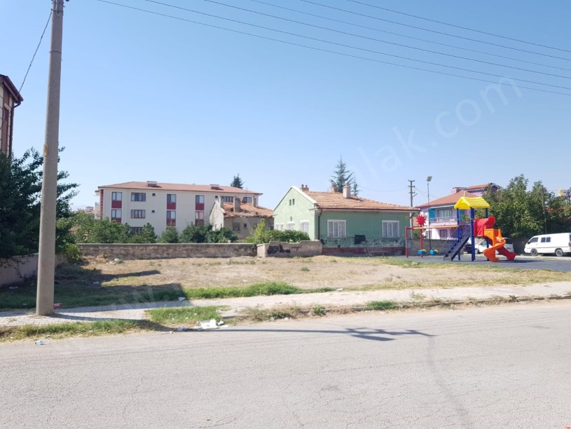 YENİ MAHALLE LİBAS SOKAKTA ARSA