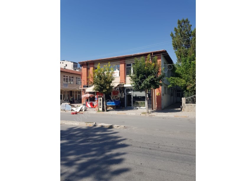 İSTASYON CADDESİNDE BAHÇELİEVLER İŞ MERKEZİNDE BÜRO
