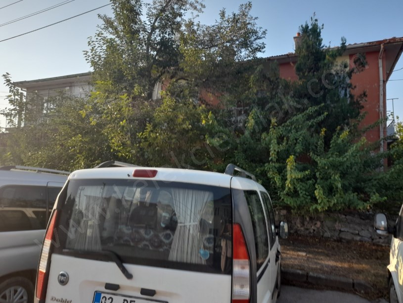 PERŞEMBE PAZARI YANINDA MÜSTAKİL 2 KATLI EV