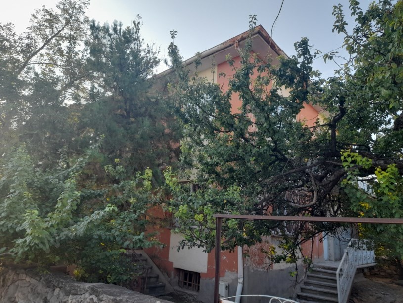 PERŞEMBE PAZARI YANINDA MÜSTAKİL 2 KATLI EV