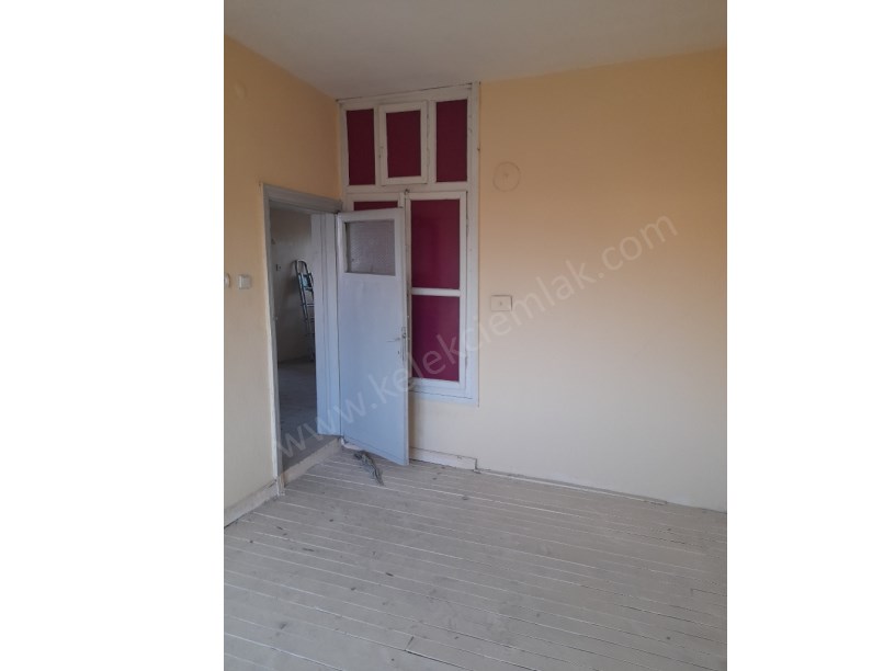 PERŞEMBE PAZARI YANINDA MÜSTAKİL 2 KATLI EV