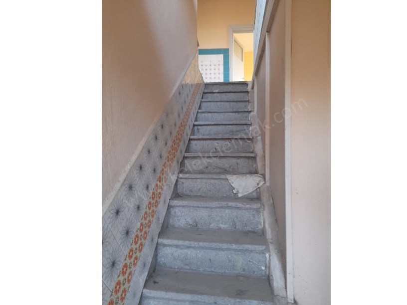 PERŞEMBE PAZARI YANINDA MÜSTAKİL 2 KATLI EV