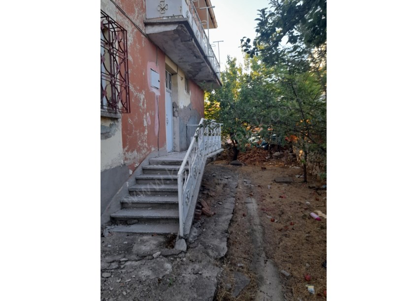 PERŞEMBE PAZARI YANINDA MÜSTAKİL 2 KATLI EV