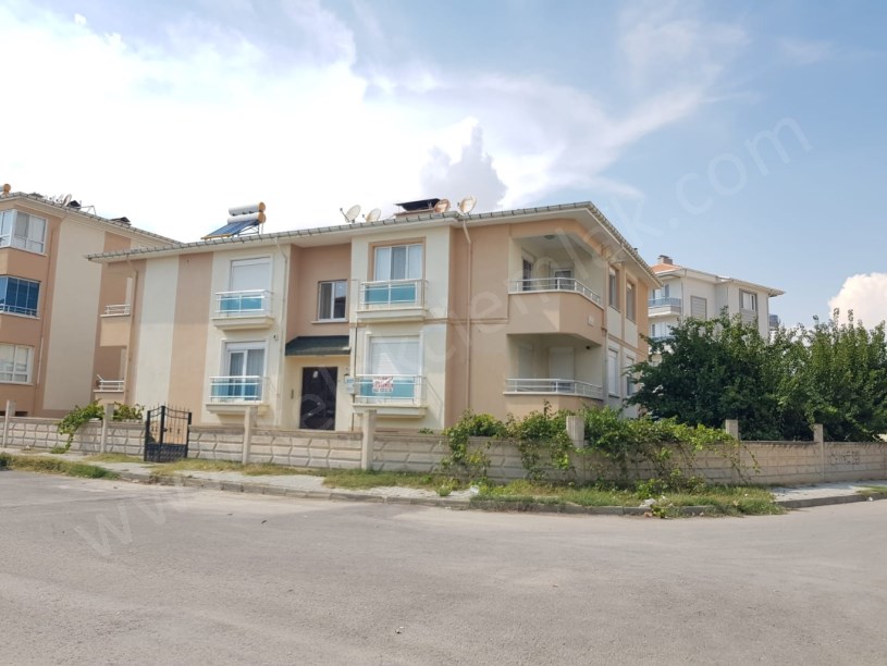 KONAK MAHALLESİ SARAY CADDESİNDE SATILIK 2+1