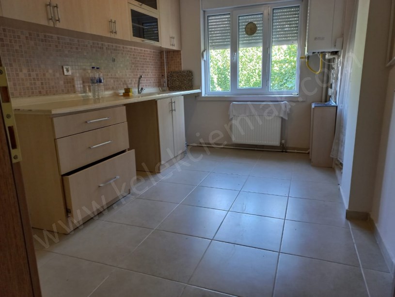 KONAK MAHALLESİ SARAY CADDESİNDE SATILIK 2+1
