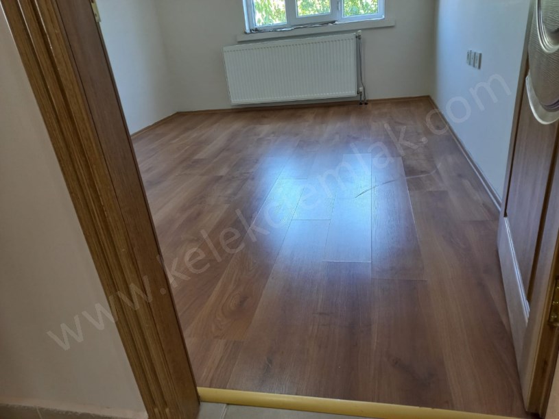 KONAK MAHALLESİ SARAY CADDESİNDE SATILIK 2+1