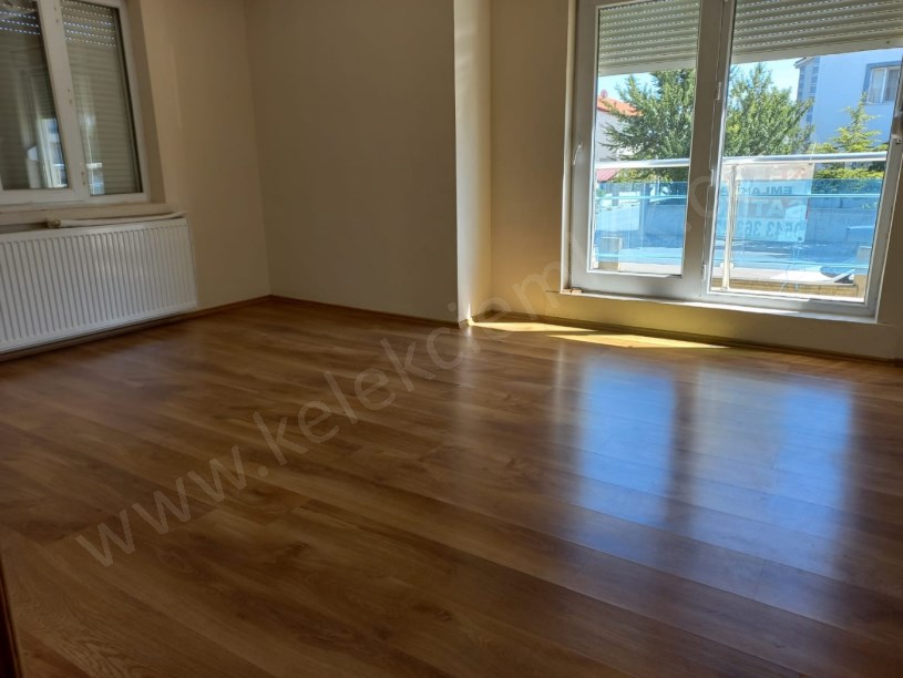 KONAK MAHALLESİ SARAY CADDESİNDE SATILIK 2+1