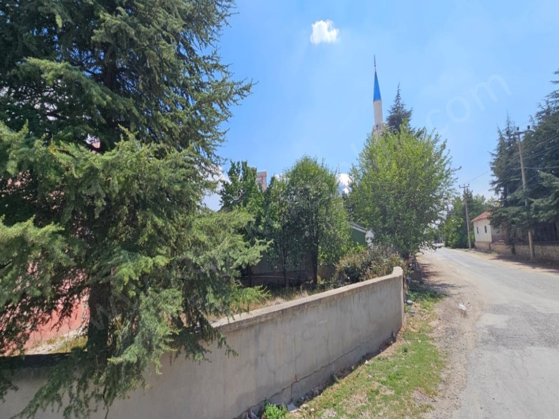 YAKUPŞEVKİ PAŞA MAHALLESİNDE CEMALİOĞLU CAMİİ YANINDA MÜSTAKİL EV VE ARSA