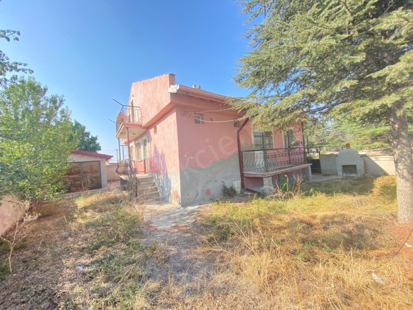 YAKUPŞEVKİ PAŞA MAHALLESİNDE CEMALİOĞLU CAMİİ YANINDA MÜSTAKİL EV VE ARSA
