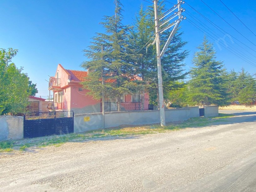 YAKUPŞEVKİ PAŞA MAHALLESİNDE CEMALİOĞLU CAMİİ YANINDA MÜSTAKİL EV VE ARSA