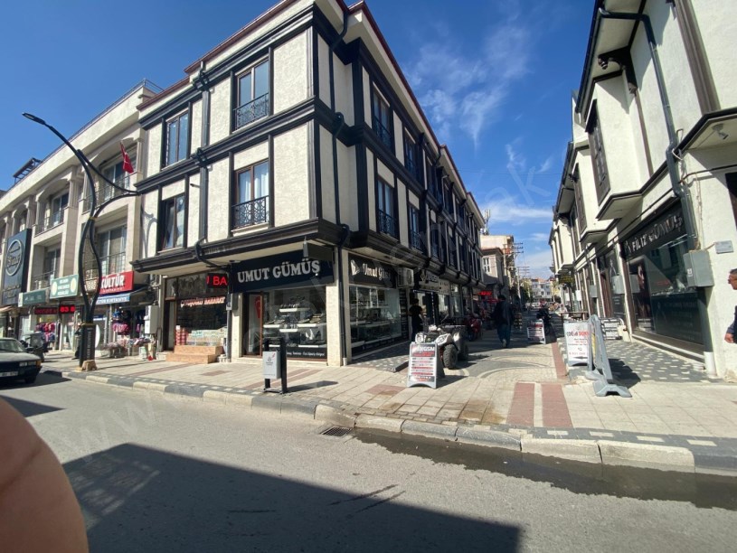 ÇARŞI MERKEZDE KOYUNCULAR PASAJINDA KİRALIK 1+1