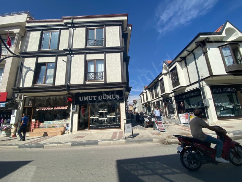 ÇARŞI MERKEZDE KOYUNCULAR PASAJINDA KİRALIK 1+1