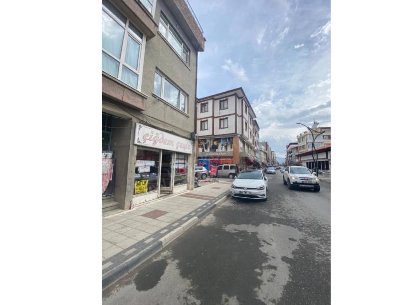 İSTASYON CADDESİNDE SATILIK DÜKKAN