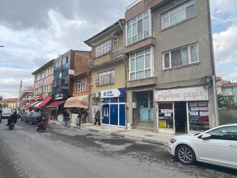 İSTASYON CADDESİNDE SATILIK DÜKKAN