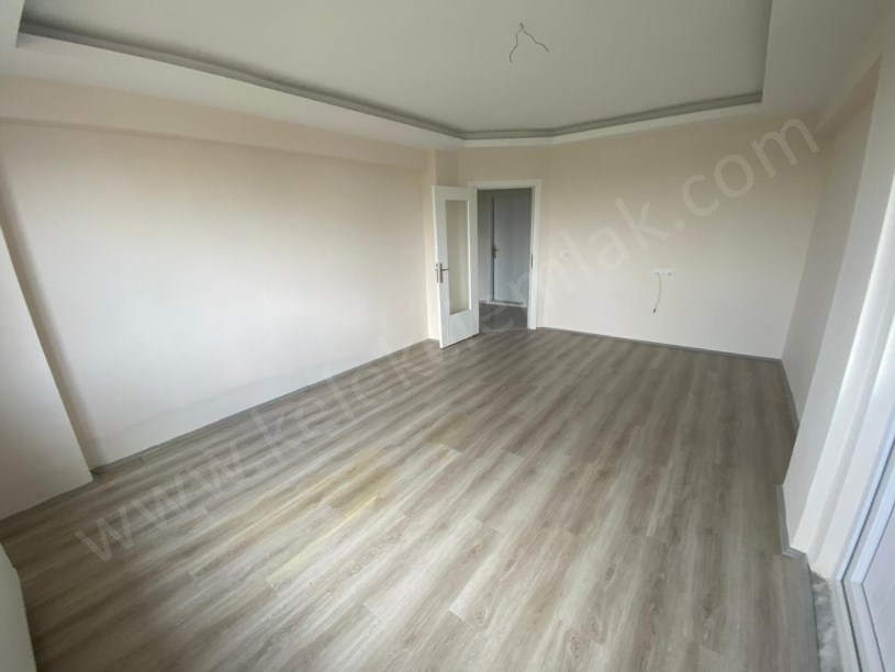 AKCAN PARKI KARŞISINDA YİĞİTEVLER APARTMANINDA SATILIK 2+1