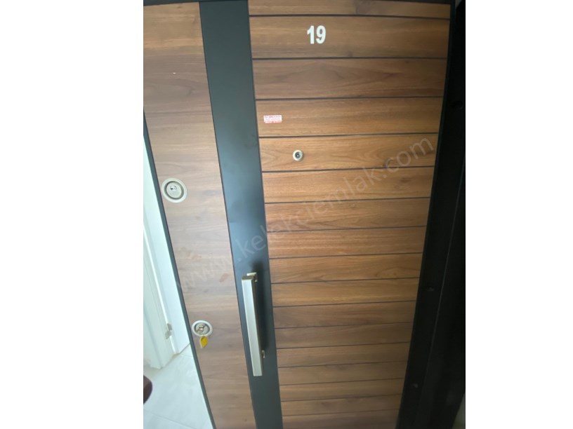 AKCAN PARKI KARŞISINDA YİĞİTEVLER APARTMANINDA SATILIK 2+1