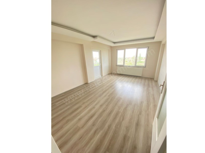 AKCAN PARKI KARŞISINDA YİĞİTEVLER APARTMANINDA SATILIK 2+1