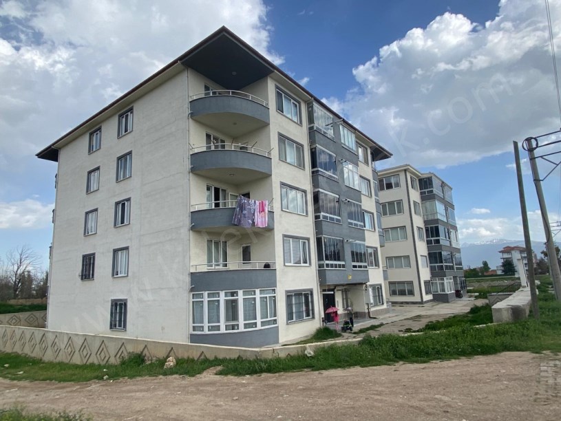 AKCAN PARKI KARŞISINDA YİĞİTEVLER APARTMANINDA SATILIK 2+1