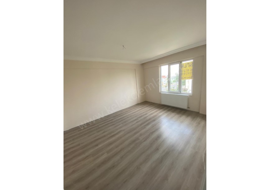 AKCAN PARKI KARŞISINDA YİĞİTEVLER APARTMANINDA SATILIK 2+1