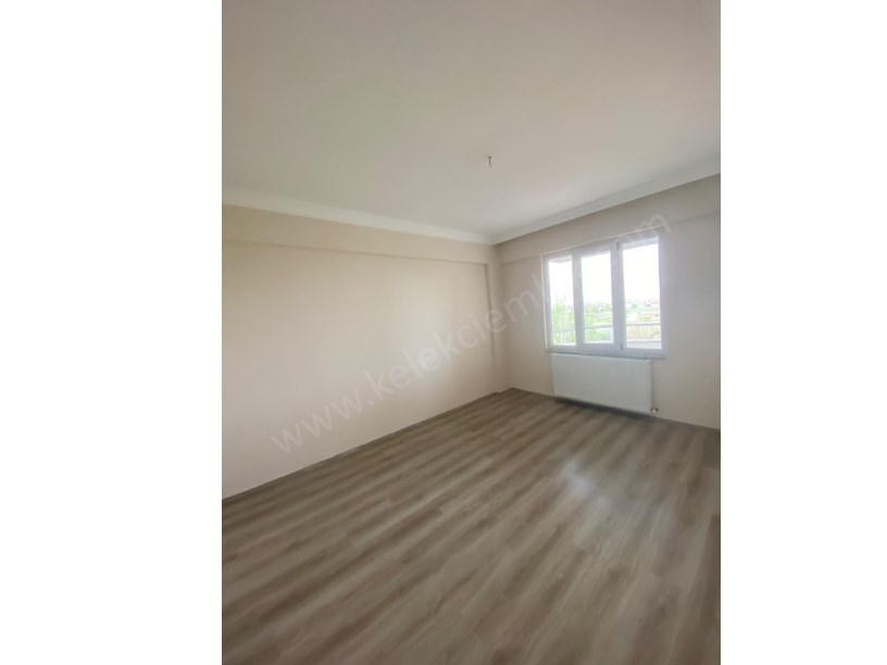 AKCAN PARKI KARŞISINDA YİĞİTEVLER APARTMANINDA SATILIK 2+1