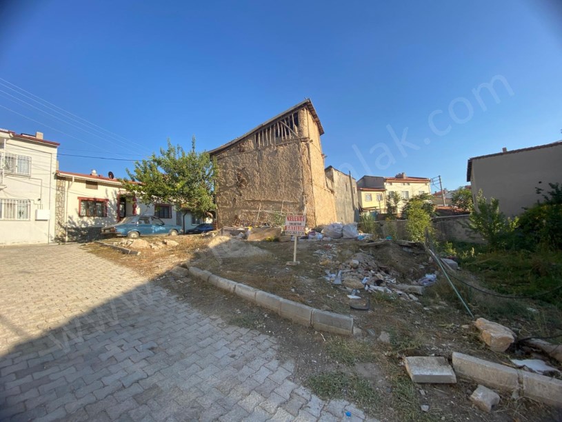 YENİCE MAHALLESİ DİBEKBAŞI SOKAKTA  2 ADET ARSA
