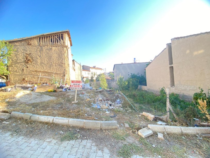 YENİCE MAHALLESİ DİBEKBAŞI SOKAKTA  2 ADET ARSA