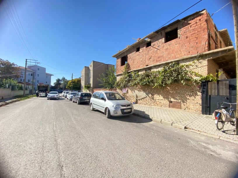 ERKMEN MAHALLESİ KORKUTBEY CADDESİNDE 2 KATLI EV+ARSA
