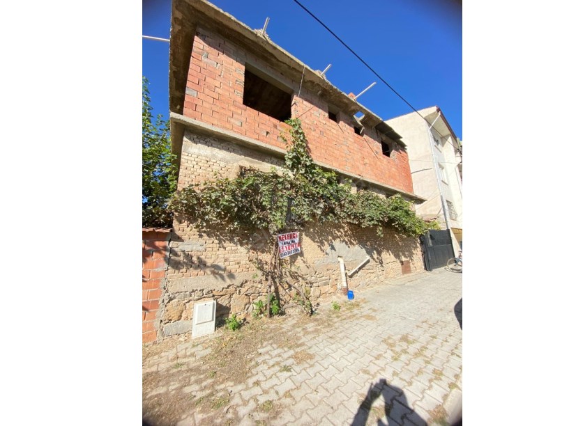 ERKMEN MAHALLESİ KORKUTBEY CADDESİNDE 2 KATLI EV+ARSA