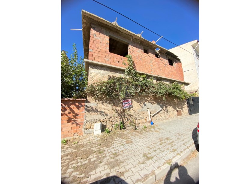 ERKMEN MAHALLESİ KORKUTBEY CADDESİNDE 2 KATLI EV+ARSA