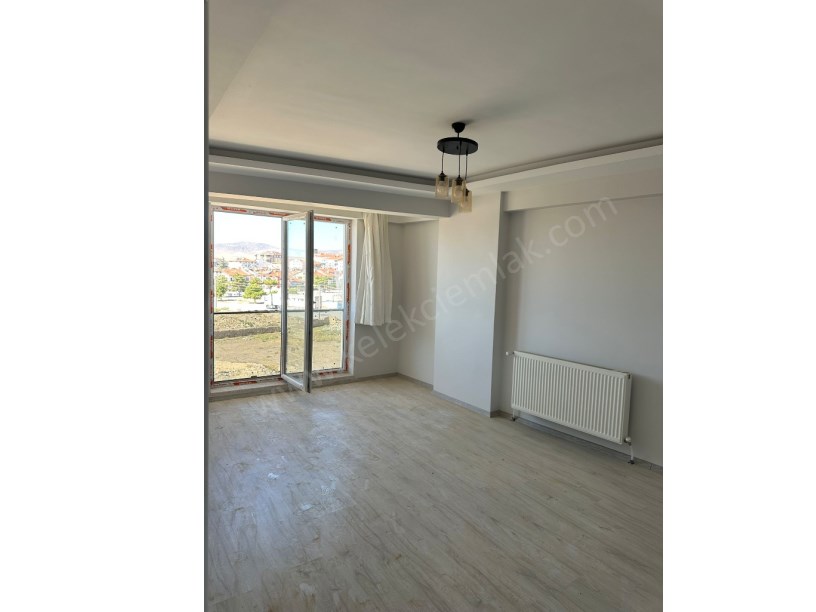 PERŞEMBE PAZARI YANINDA LÜKS 3+1 DAİRE