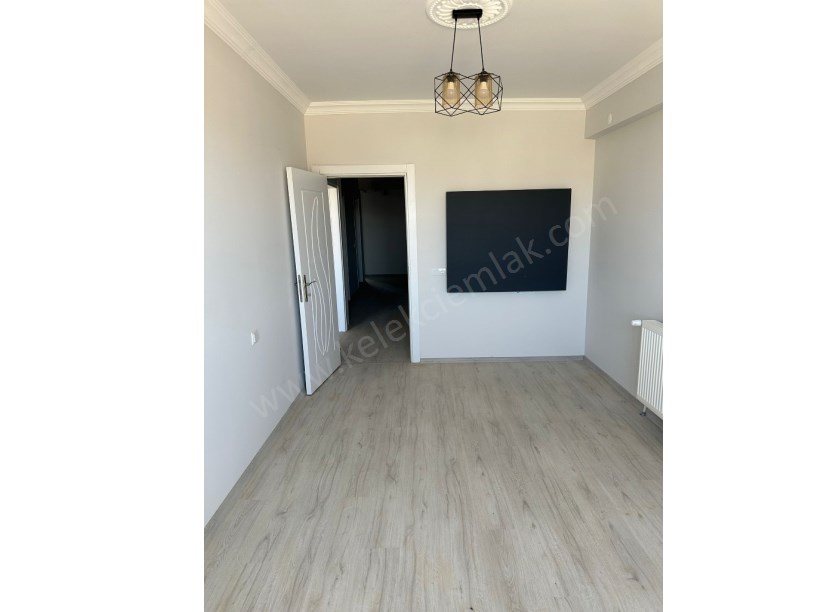 PERŞEMBE PAZARI YANINDA LÜKS 3+1 DAİRE