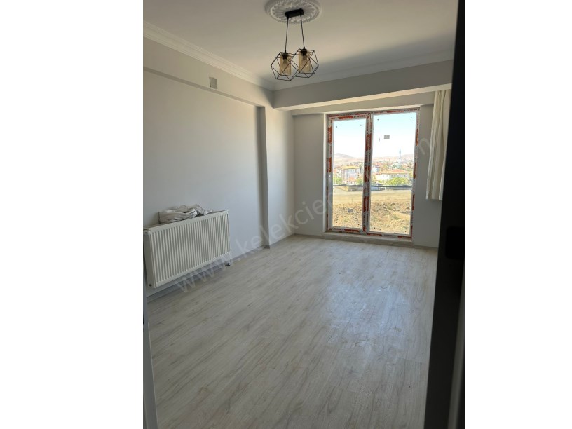 PERŞEMBE PAZARI YANINDA LÜKS 3+1 DAİRE
