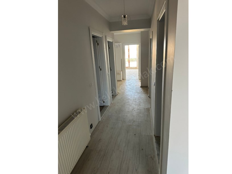 PERŞEMBE PAZARI YANINDA LÜKS 3+1 DAİRE