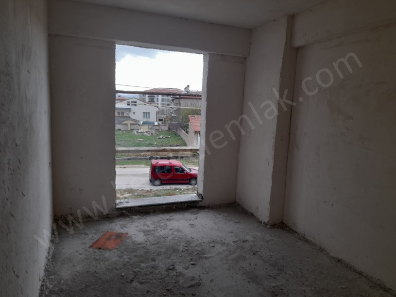 MALAZGİRT MAHALLESİ ESENLER SOKAKTA TOPRAKTAN 2+1 VE 3+1 DAİRELER