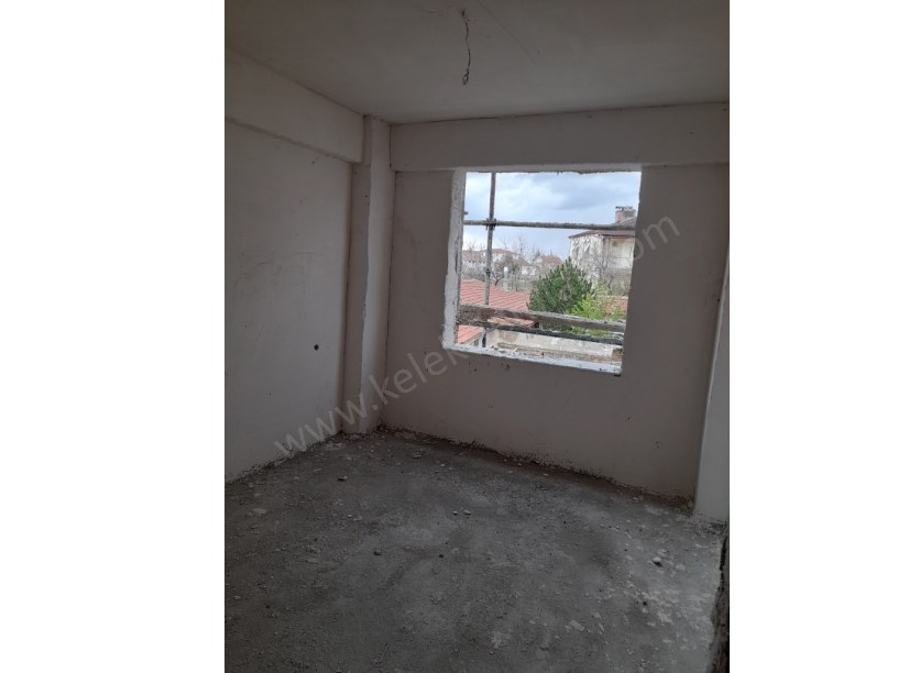 MALAZGİRT MAHALLESİ ESENLER SOKAKTA TOPRAKTAN 2+1 VE 3+1 DAİRELER