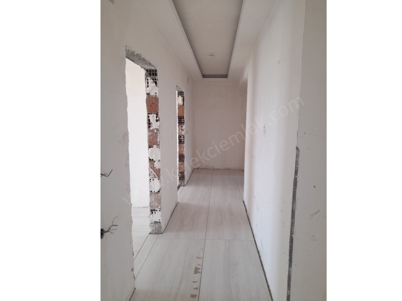 MALAZGİRT MAHALLESİ ESENLER SOKAKTA TOPRAKTAN 2+1 VE 3+1 DAİRELER