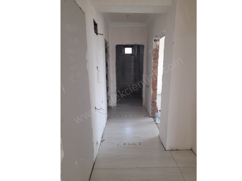 MALAZGİRT MAHALLESİ ESENLER SOKAKTA TOPRAKTAN 2+1 VE 3+1 DAİRELER